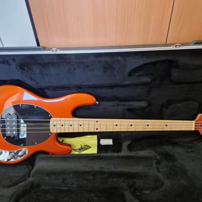 Ernie Ball Music Man StingRay 4 H with Maple Fretboard 1999 - 2018 - Lava Pearl image 8
