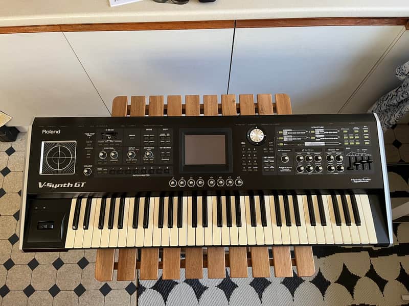 Roland V-Synth GT 61-Key Elastic Audio Synthesizer 2007 - 2009 - Black