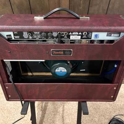 Fender '65 Reissue Deluxe Reverb FSR Limited Edition 22-Watt 1x12" Guitar Combo 2010s - Wine Red image 4