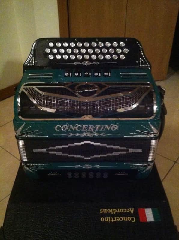Accordion image 1