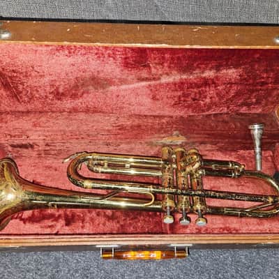Getzen Elkhorn trumpet with case/mouthpiece. USA. Good playing condition. image 1