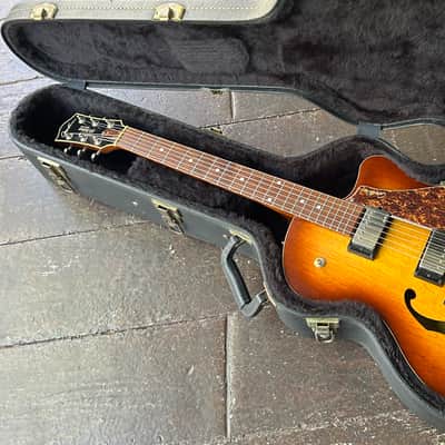 Godin 5th Avenue CW Kingpin II HB 2010s - Cognac Burst image 12
