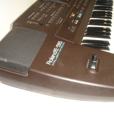 Roland E-96 61-key Synthesizer Keyboard image 2