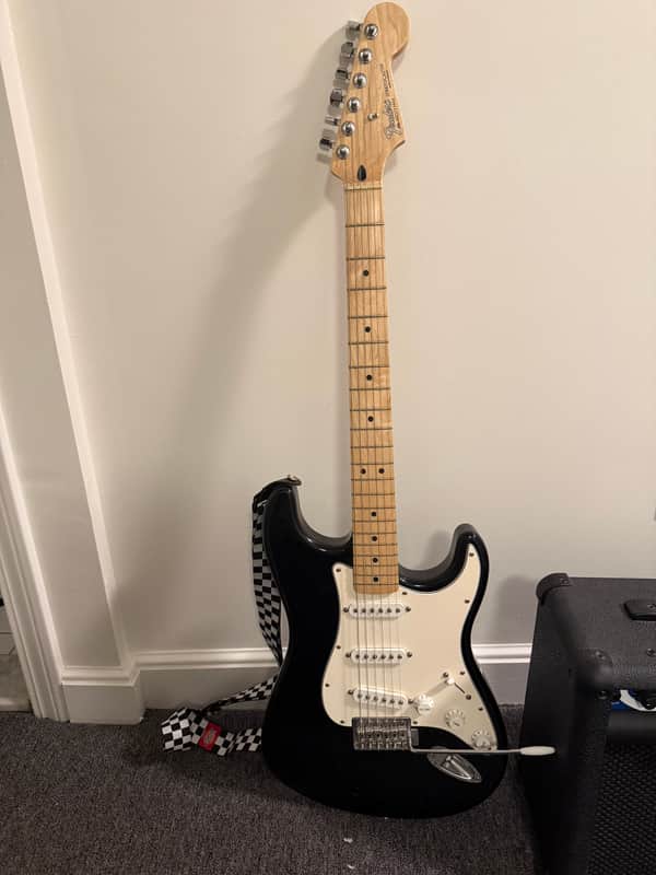 Fender Mexican Stratocaster w/bag & accessories image 1