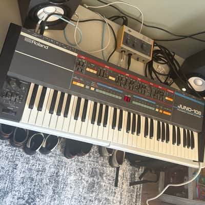 Roland Juno-106 61-Key Programmable Polyphonic Synthesizer 1984 - 1985 - Black image 1