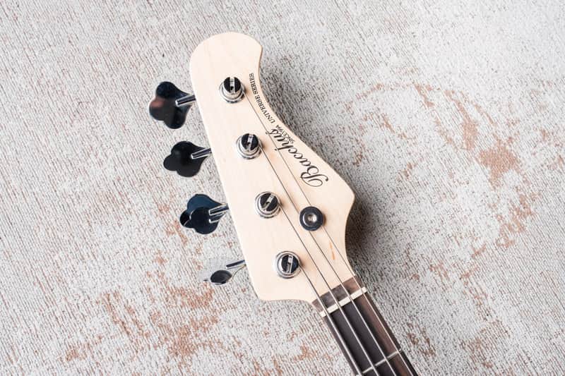 Bacchus Universe シリーズ　Jazz Bass ホワイト Bacchus Universe シリーズ Jazz Bass ホワイト Bacchus UNIVERSE