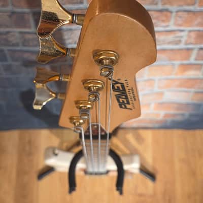 Peavey USA Axcelerator Plus 4-String Bass Vintage White image 3