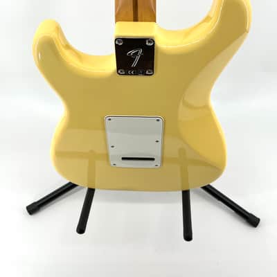 Fender Player Stratocaster with Maple Fretboard 2020- Buttercream image 11