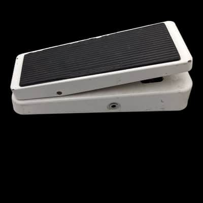 Dunlop 105Q Cry Baby Bass Wah 1999 - Present - White X8329 image 2