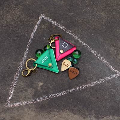 burnyblack inspired by squid game guitar picks, pickholder green image 9