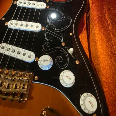 Fender Stevie Ray Vaughan Stratocaster 1992-1999 - 3-Color Sunburst image 2