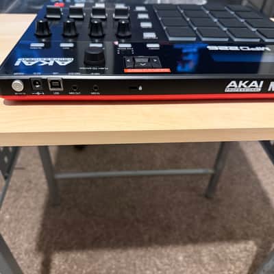 Akai MPD226 2015 - Present - Black image 1