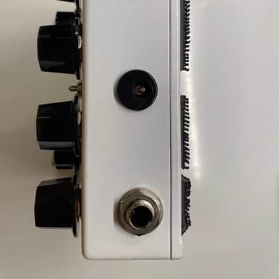Analogman King of Tone V4 with Red Side High Gain Option and Mode Toggle Switch 2009 - Present - Graphic image 4