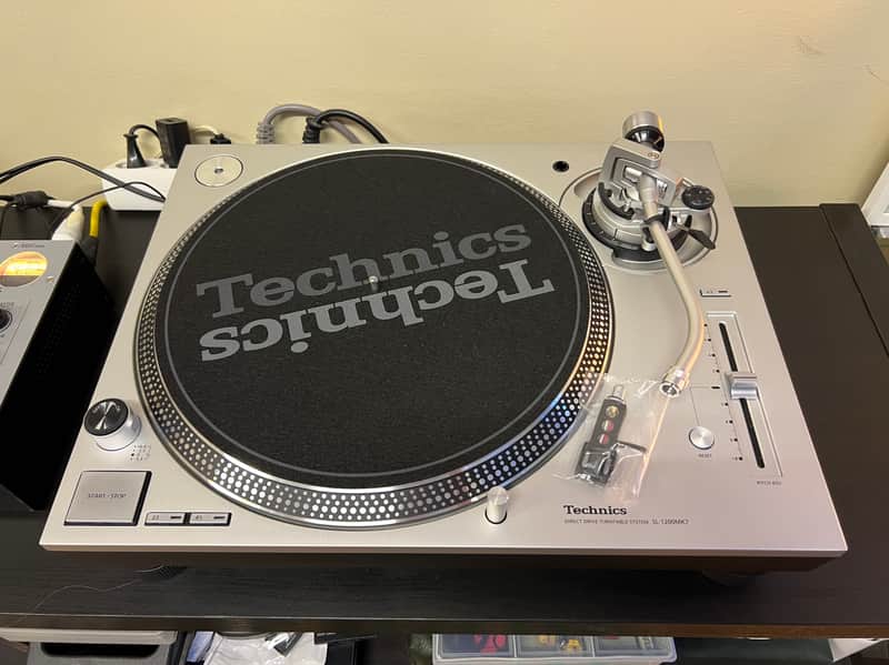 Technics SL-1200MK7 2019 - Present - Silver image 1