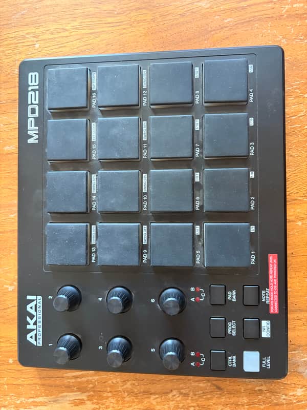 Akai MPD218 2015 - Present - Black image 1