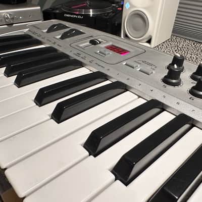 M-Audio Oxygen 8 25-Key MIDI Controller Keyboard 2002 - 2005 - Silver image 3
