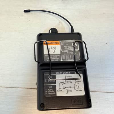Shure PSM200 Wireless In-Ear Monitor System P2T TransMixer & P2R Bodypack Receiver H2 Band 518-554 MHz image 8