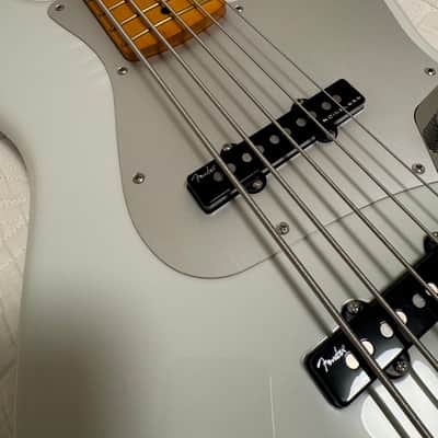 Fender American Ultra II Jazz Bass V with Maple Fretboard - Avalanche image 9