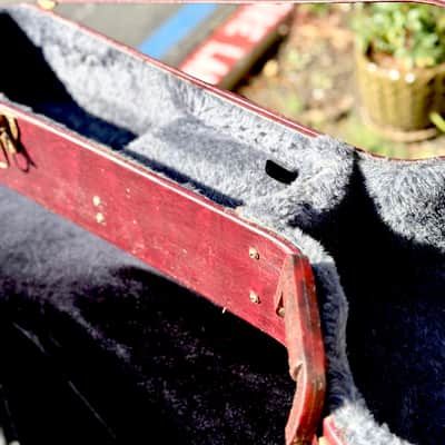 Alvarez  Vintage Burgundy Hardshell Acoustic Dreadnought Case - Deep Burgundy Tolex image 3