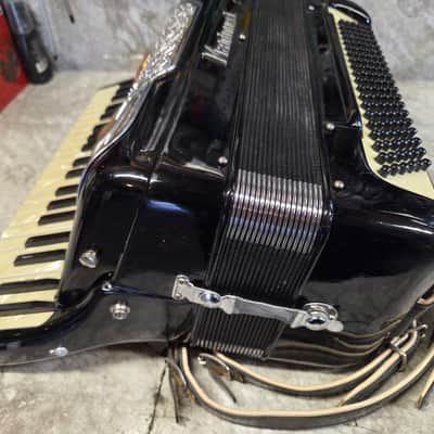 Marinucci 17" keyboard 2/4 reed image 3