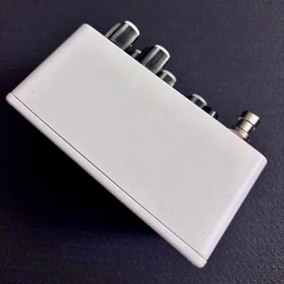 Lone Wolf Audio Left Hand Wrath Distortion Limited Edition White image 3