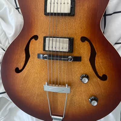 Godin 5th Avenue CW Kingpin II HB 2010s - Cognac Burst image 2