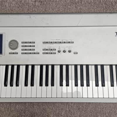 Korg Triton Pro X 88-Key 62-Voice Polyphonic Workstation 1999 - 2000 - Silver image 2