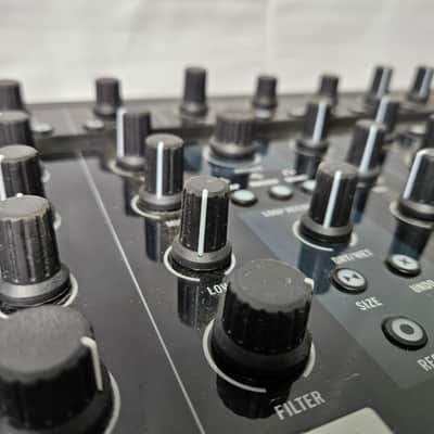 Native Instruments Traktor Kontrol S4 2010s - Black image 9