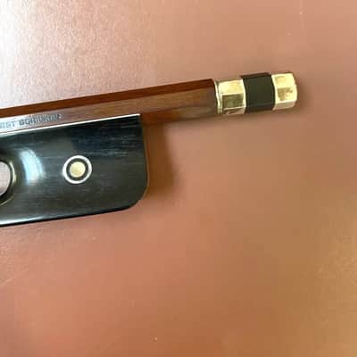 Immagine Excellent Used Bass Bow from the Workshop of Horst Schicker in Germany,Pernambuco Wood,Solid Silver Mountings - 6