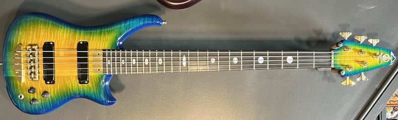 Alembic Essence 5 string image 1