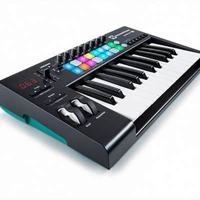 Novation Launchkey 25 [MK2] - Brand New image 2