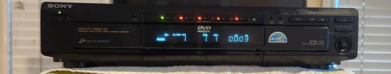 Sony Sony DVP-C660 5-disc carousel DVD and CD changer 90s  - Black