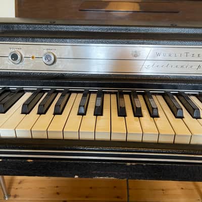 Wurlitzer 200A 64-Key Electric Piano 1974 - 1983 - Black image 10