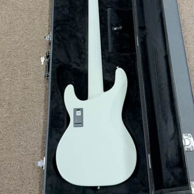 Jackson X Series Concert Bass CBXNT DX V 2022 - Present - Snow White image 8