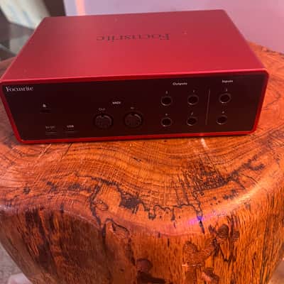 Focusrite Scarlett 4i4 4th Gen USB Audio Interface 2023 - Present - Red image 3