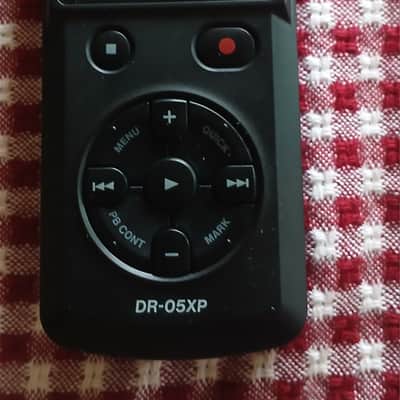 TASCAM DR-05XP 2025 - Excellent ( SD card included $25 value ..which you will need * also detailed operating instructions that you wont find online image 2