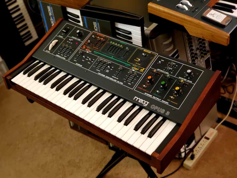 CERTIFIED!!! MOOG OPUS 3 FULLY INSPECTED/SERVICED AND IN AMAZING CONDITION!