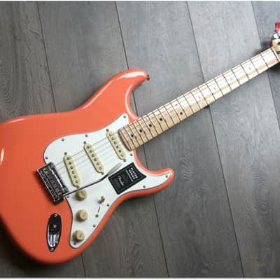 FENDER "Limited Edition Player Stratocaster, Maple Fingerboard, Pacific Peach" 3, 68 KG image 1