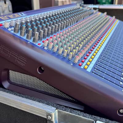 Midas Venice U32 32 Channel Audio Mixer with Cover image 3