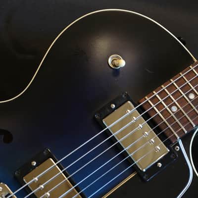 2003 Gibson ES-135 Semi-Hollow Electric Guitar Blueburst + GB image 3