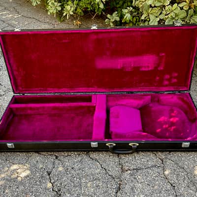 VINTAGE LATE 60'S / EARLY 70'S GIBSON SG STYLE HARD CASE IN VERY GOOD CONDITION image 5