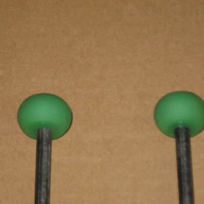 new old stock Gambal GPXR1 (UG13GPXR1) Glockenspiel, Bells, Xylophone Percussive Keyboard MALLETS, 1 and 1/4 inches Green Hard Nylon Flat Ball Heads with Black Synthetic Shafts, with original packaging - from 1990s - early 2000s image 11