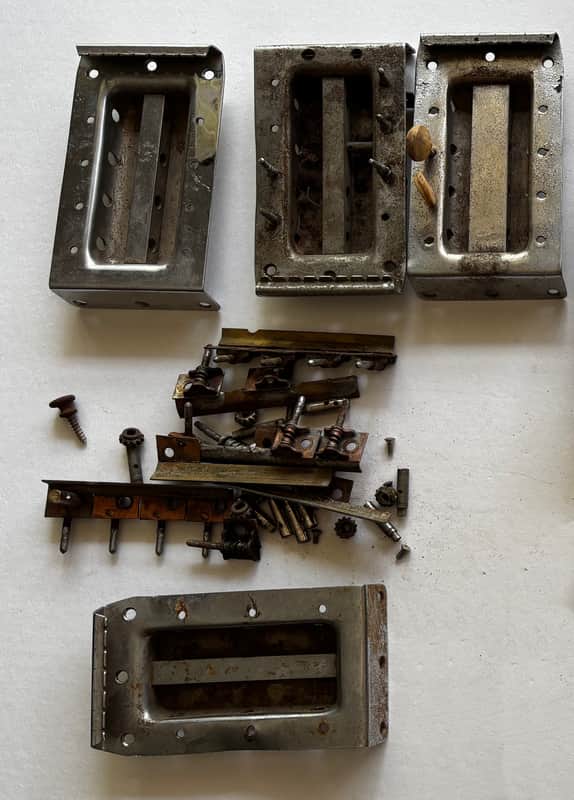 Fender deluxe, t-8, d-8. dual professional 1949-1955 - tuner baskets + parts image 1