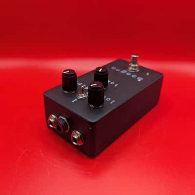 Discordance Electric  beegee Modified AF-60 Distortion Fuzz image 3