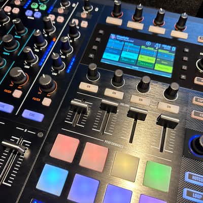Native Instruments Traktor Kontrol S8 with Flight Case image 11