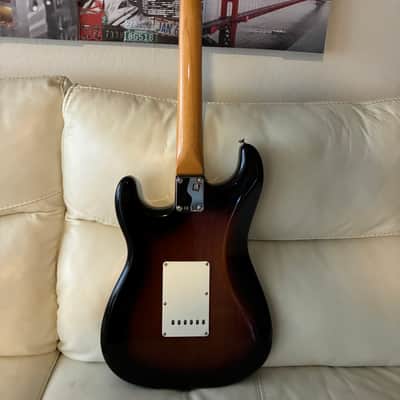 Fender Vintera II Strat 3-Color Sunburst image 2