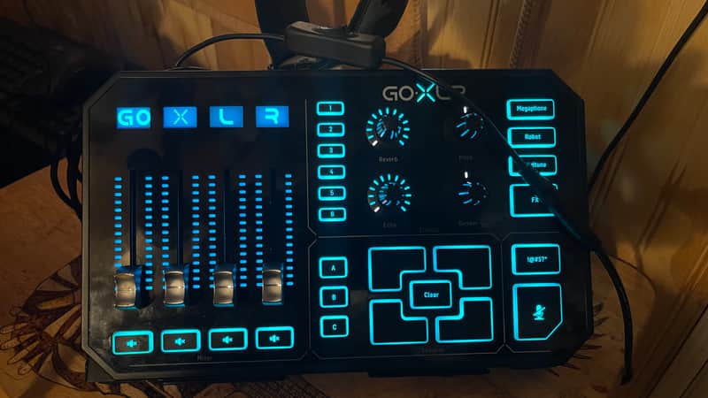 TC Helicon GoXLR & Desktop Stand 2022 - Black image 1