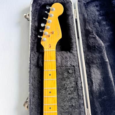 Fender Big Apple Stratocaster with Maple Fretboard 1997 - 2000 - Shoreline Gold image 3