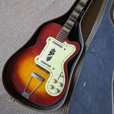 Silvertone 1382L (Kay K161 Thin Twin/Jimmy Reed) 1957 - Sunburst image 2
