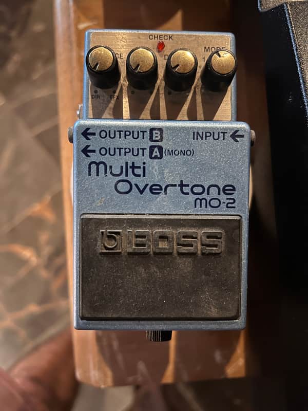 Boss Multi Overtone MO-2